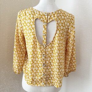 Floral 3/4 sleeves blouse Back heart cutout Size Smalll